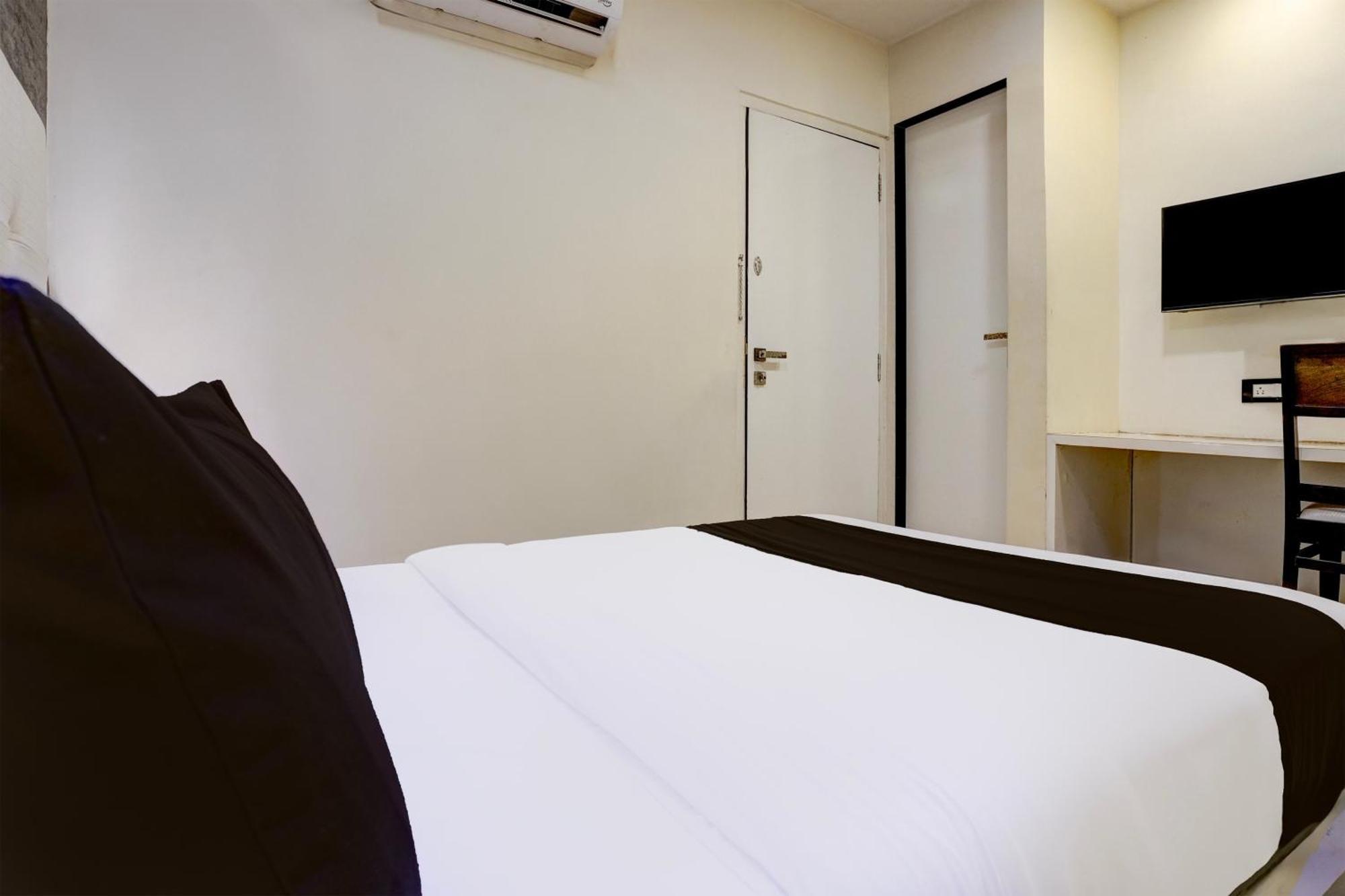 Hotel O Golden Star Mumbai Exterior photo