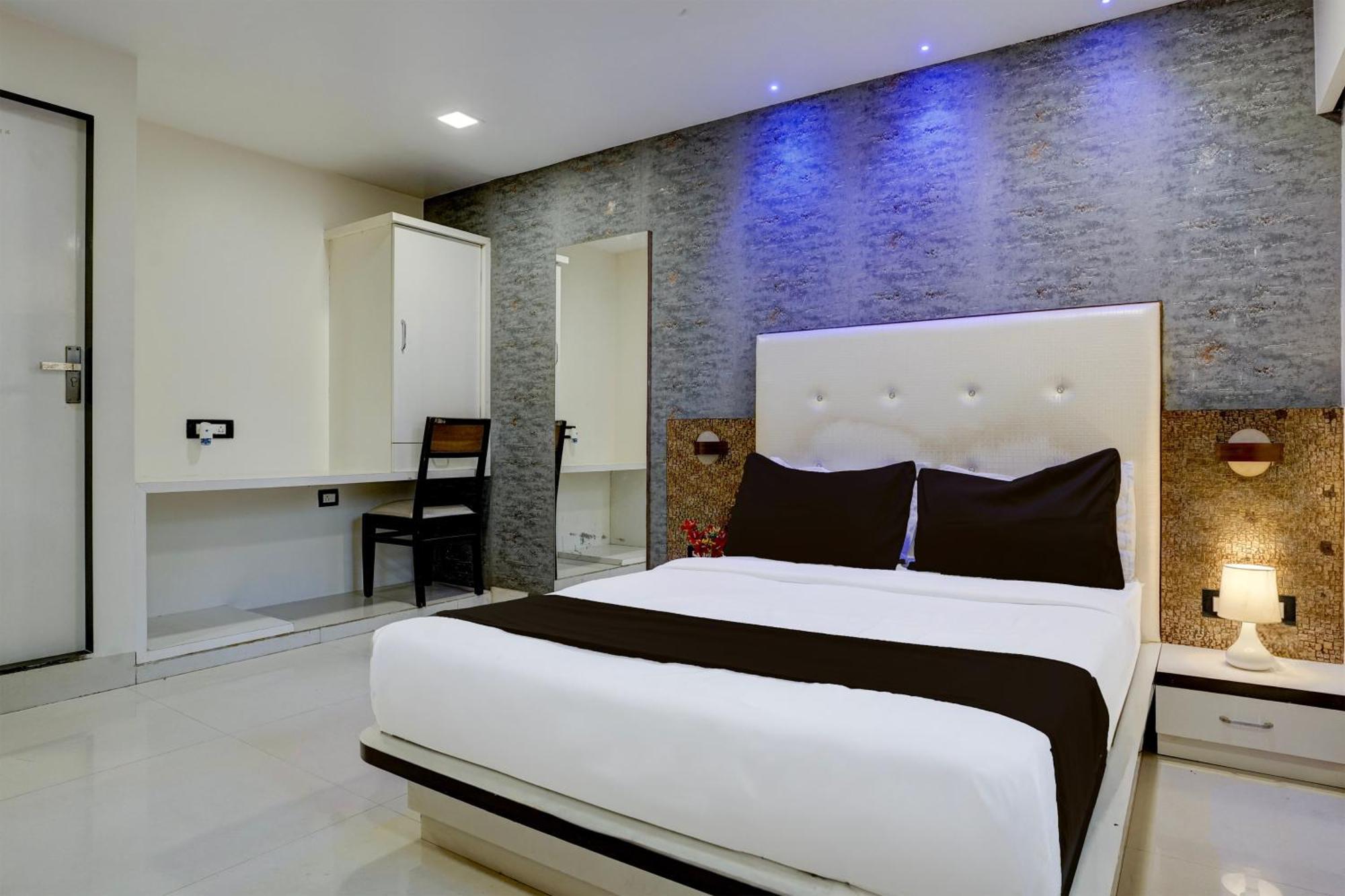 Hotel O Golden Star Mumbai Exterior photo