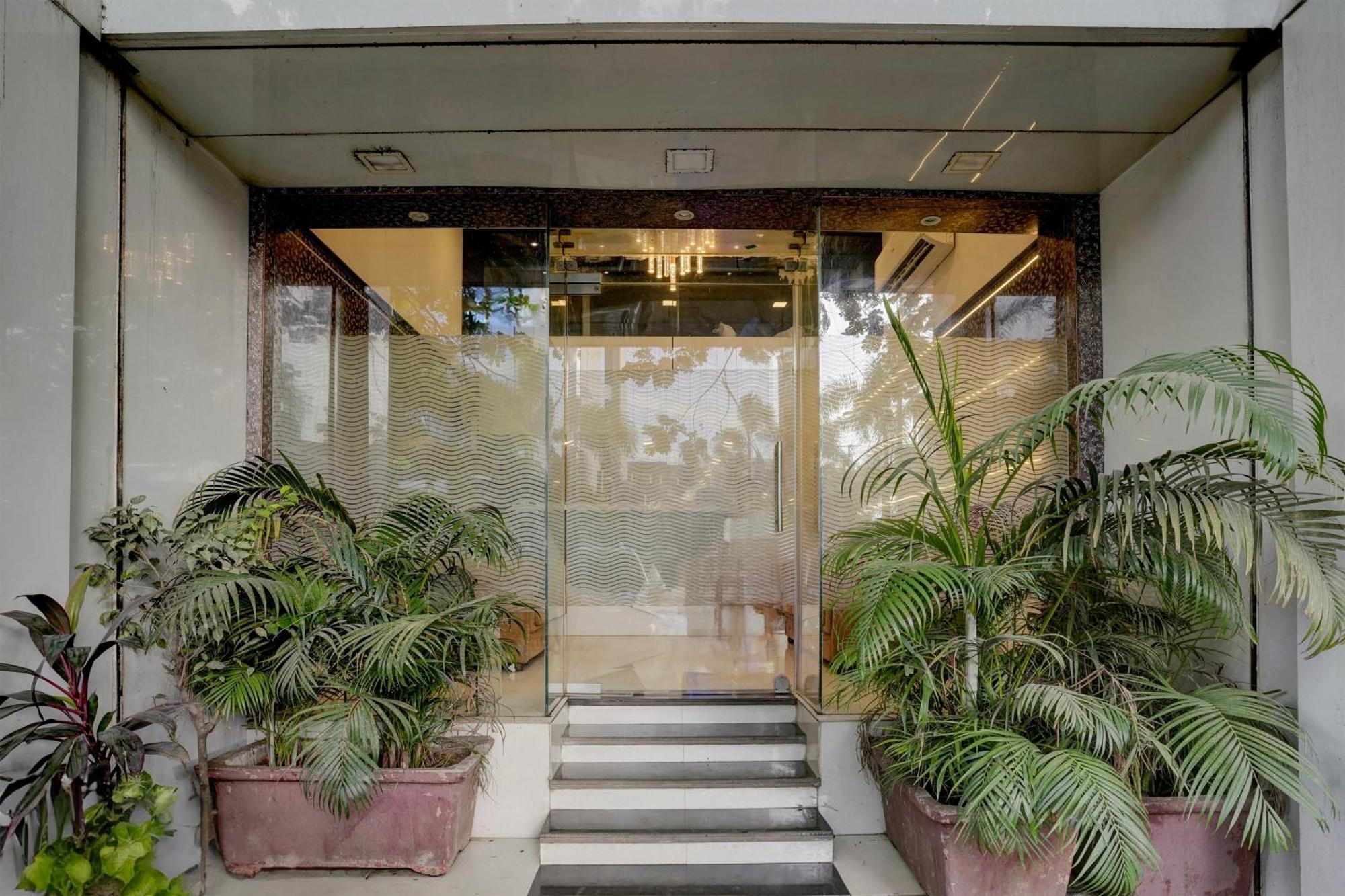 Hotel O Golden Star Mumbai Exterior photo